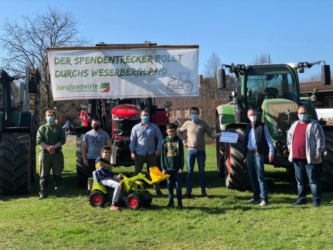 Junglandwirte lassen für Kids Spendentrecker rollen
