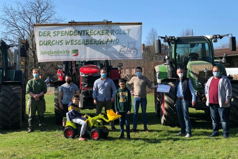 Junglandwirte lassen für Kids Spendentrecker rollen
