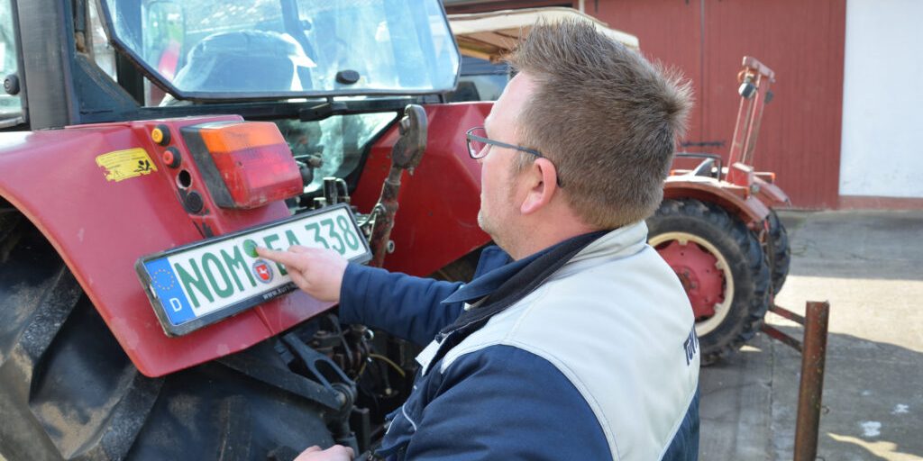 Schlepper und Schätzchen müssen für die Straße fit sein