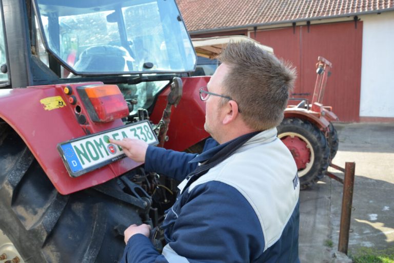 Schlepper und Schätzchen müssen für die Straße fit sein