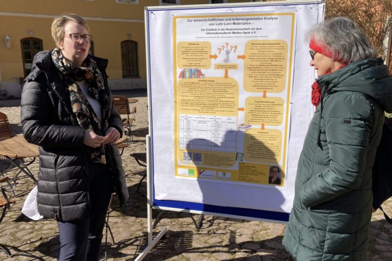 Landvolk setzt sich für geeignete Schulbücher ein