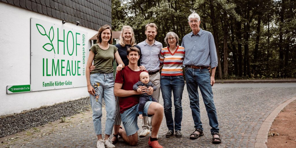 Mit roten Crocs das Gelbe vom Ei direkt vermarkten