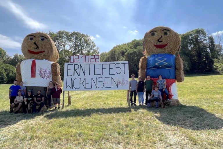 Landwirte feiern die Ernte und danken dafür