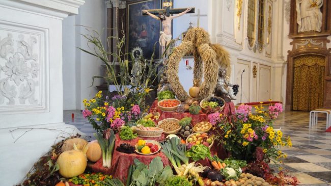 Mit zahlreichen Festen feiern die Bauern die Ernte