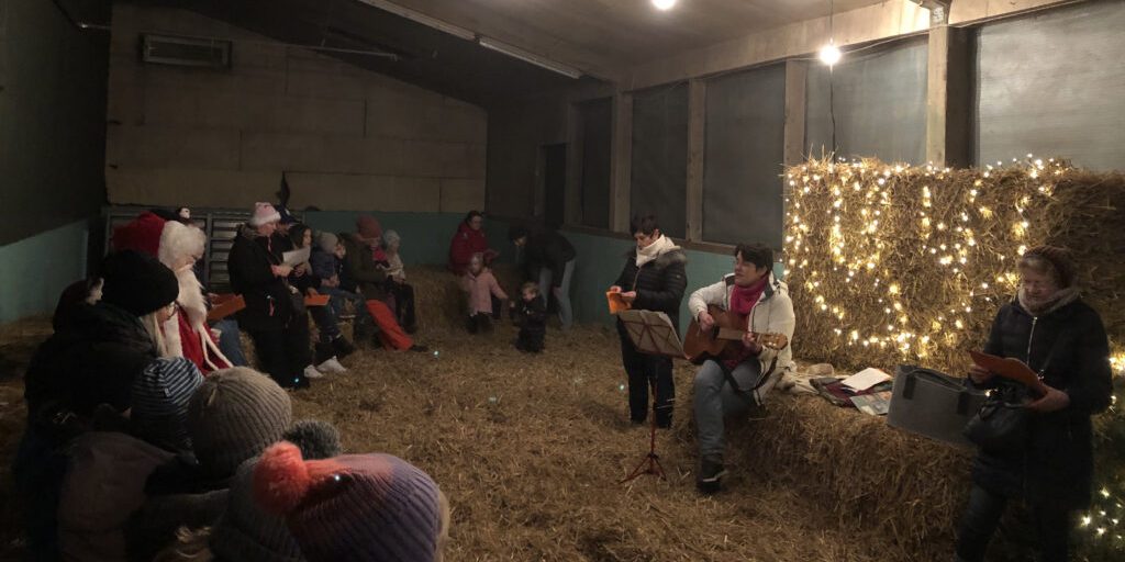 Lebendiger Adventskalender auf dem Bauernhof