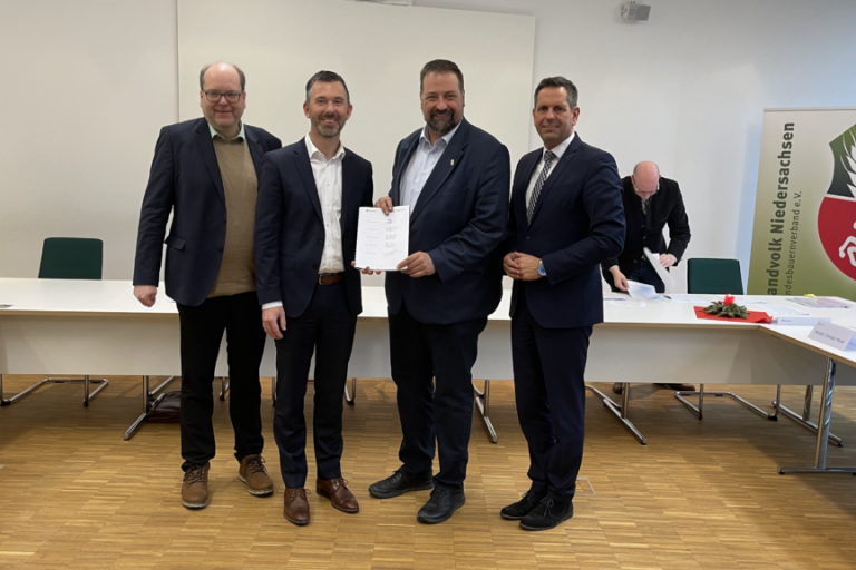 Landvolk Niedersachsen und TenneT schließen „Zukunftsvereinbarung“ zum Ausbau von Stromleitungen ab