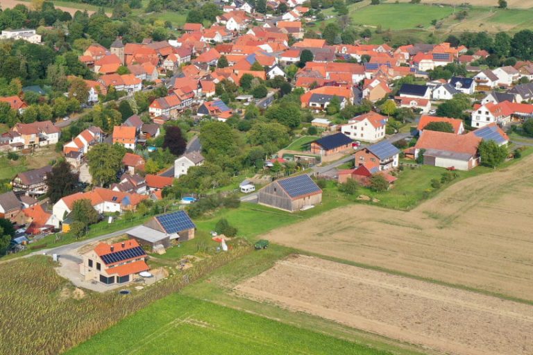 Zusammenleben in Dorf und Quartier