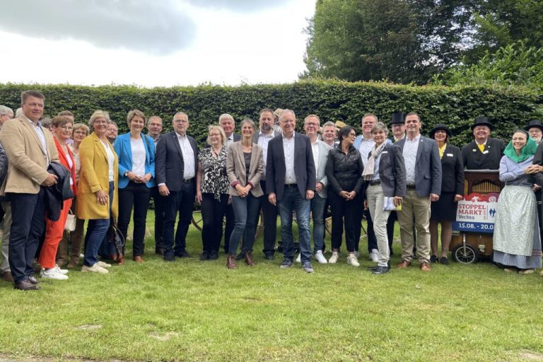 „Tag des offenen Hofes“: Holtruperin erhält Heiratsantrag im Helikopter