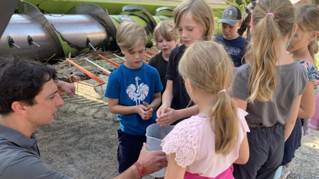 Grundschüler freuen sich auf die Bauernhof-AG
