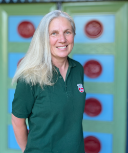 Karen_Komoss_Kruse barbeitet_polish_664x664_Webseite