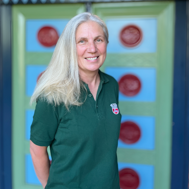 Karen_Komoss_Kruse barbeitet_polish_664x664_Webseite