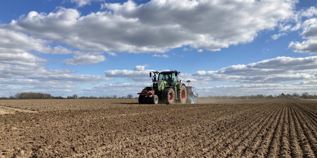 Optimale Bedingungen für Feldarbeit, aber Regen fehlt
