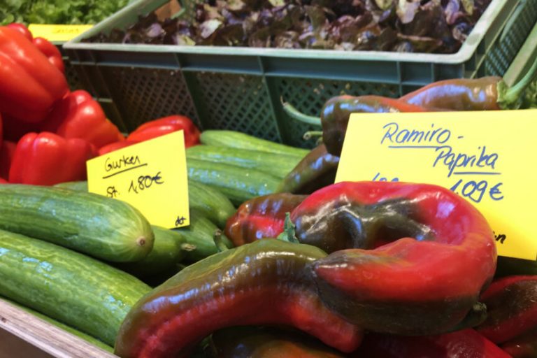 Frische regionale Lebensmittel wachsen um die Ecke