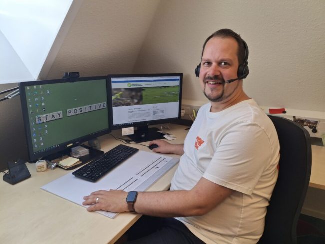 Mit Kompetenz und Herz: Sorgentelefone bilden aus