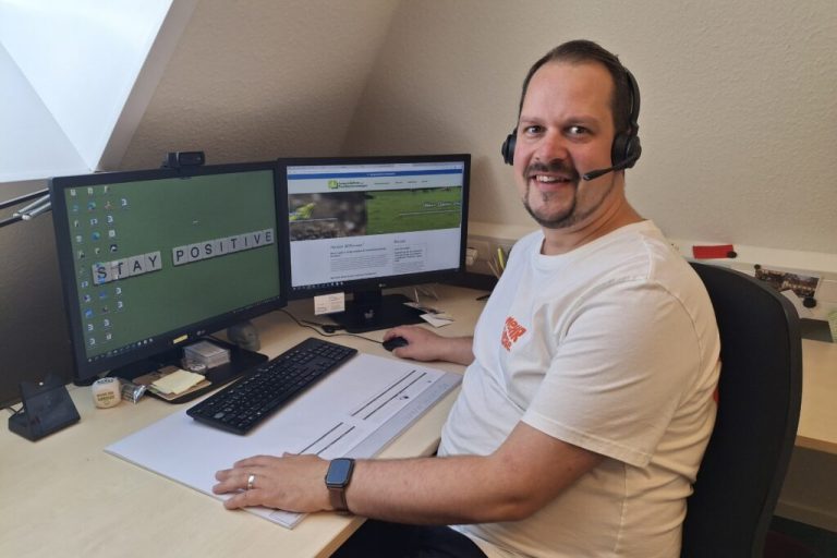 Mit Kompetenz und Herz: Sorgentelefone bilden aus