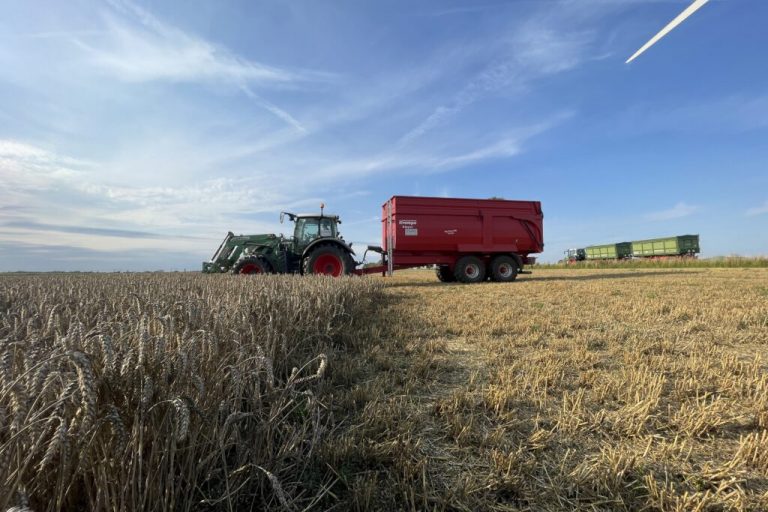 Niedersachsens Landwirte ernten Getreide ohne Pause
