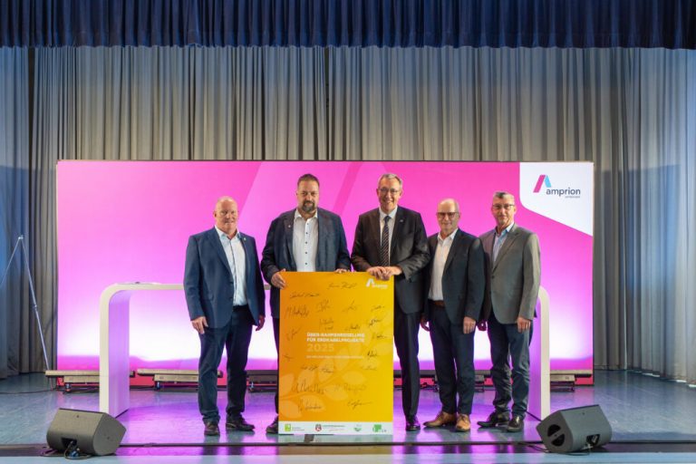 Amprion und Landwirtschaftsverbände schließen zentrale Vereinbarung für die Umsetzung von Erdkabelprojekten