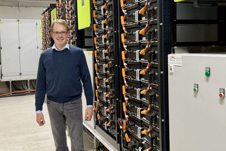 Vom Schweinestall zum Energiespeicher – Landwirt setzt auf neues Standbein